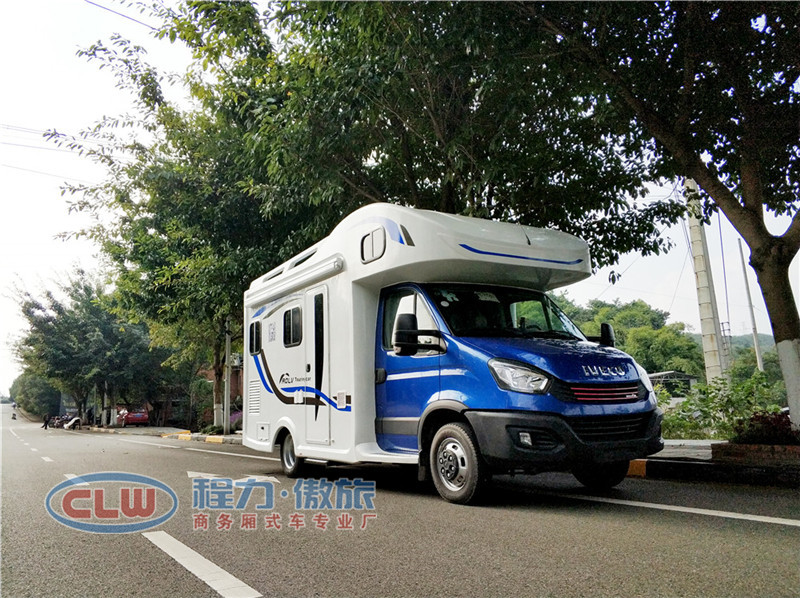傲旅房車依維柯歐勝C型