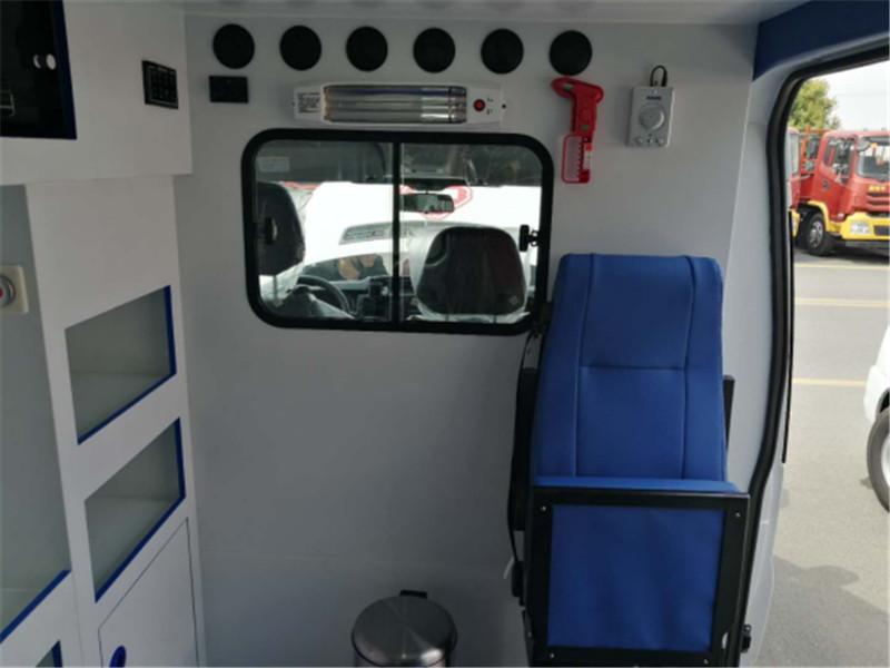 江鈴福特新世代長軸中頂負(fù)壓救護(hù)車V348（國六排放重型柴油）