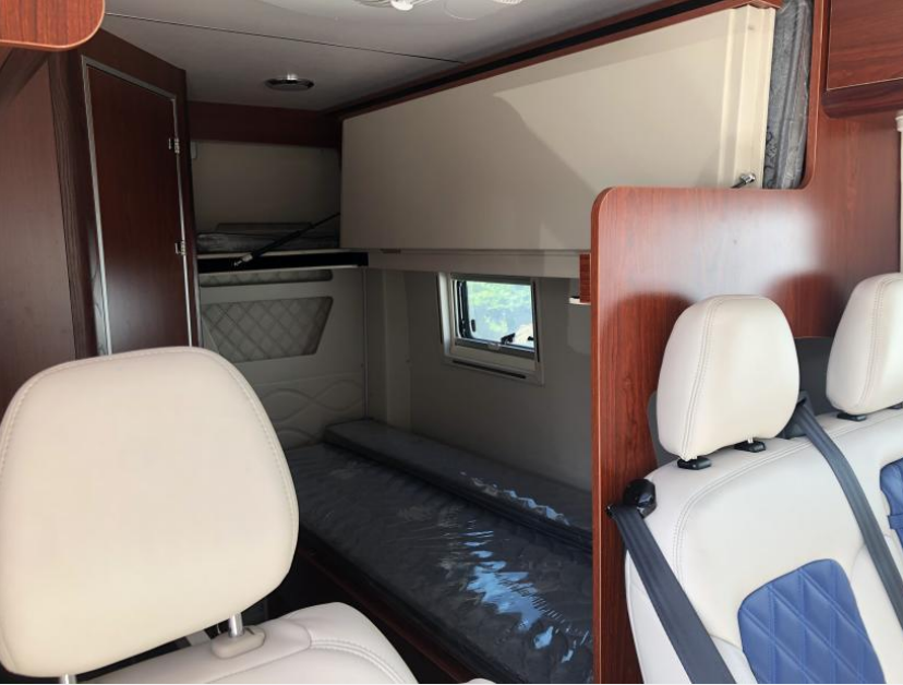 大通V90加長軸高頂B型房車藍(lán)牌C證可駕駛