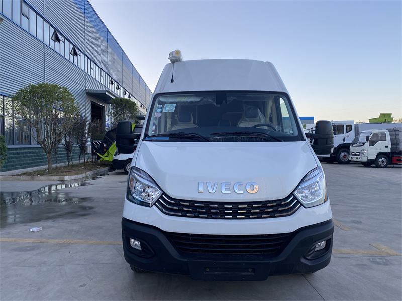依維柯歐勝長(zhǎng)軸高頂B型旅居房車(chē)后勁十足