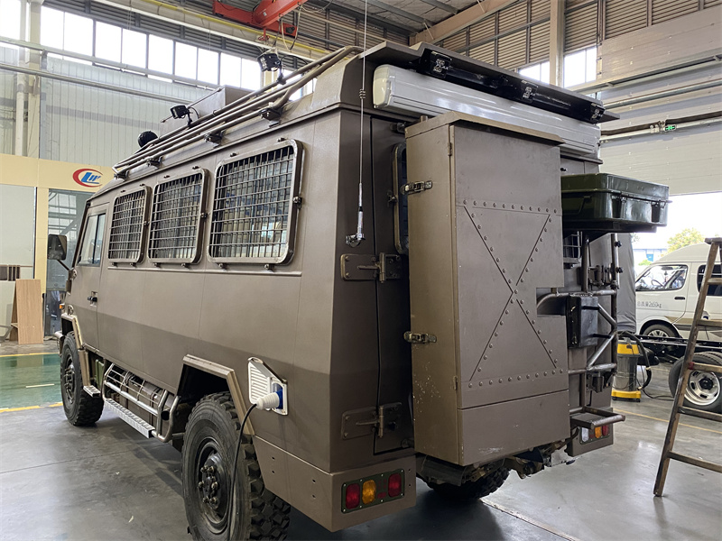 依維柯2046四驅(qū)越野房車廠家