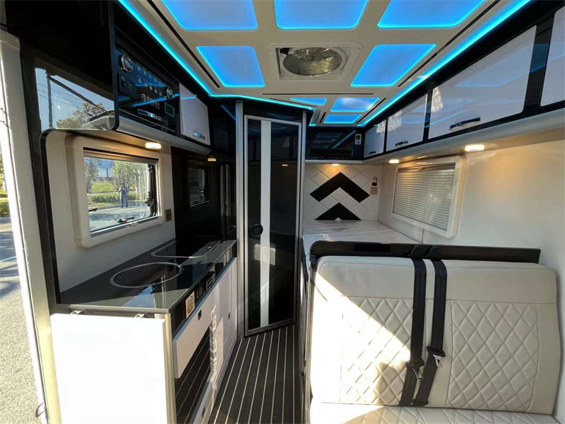福特新全順小額頭C型房車特價出售