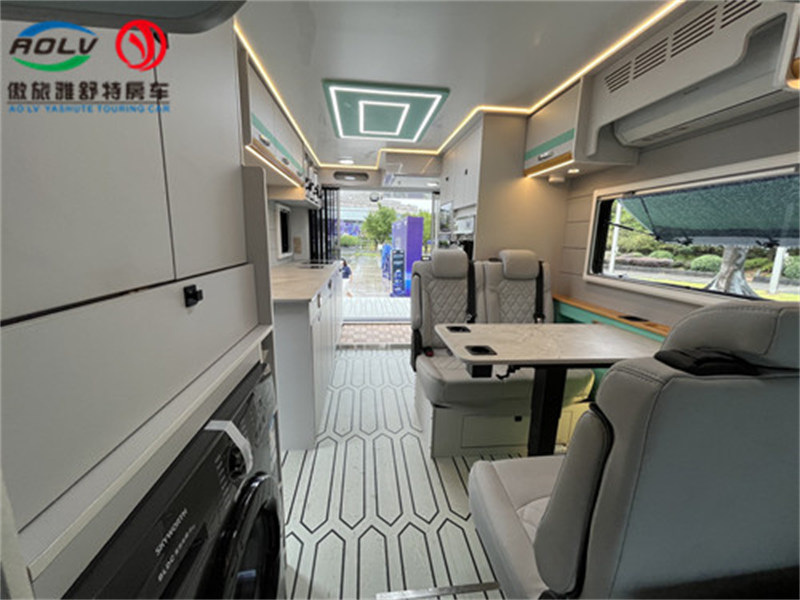 重汽豪沃升降頂冰淇淋房車